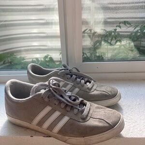 Adidas Sneakers